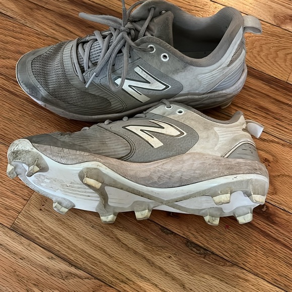 New Balance Velo softball cleats - Picture 1 of 3